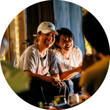 火を囲み、島の恵みを分かち合うBBQ